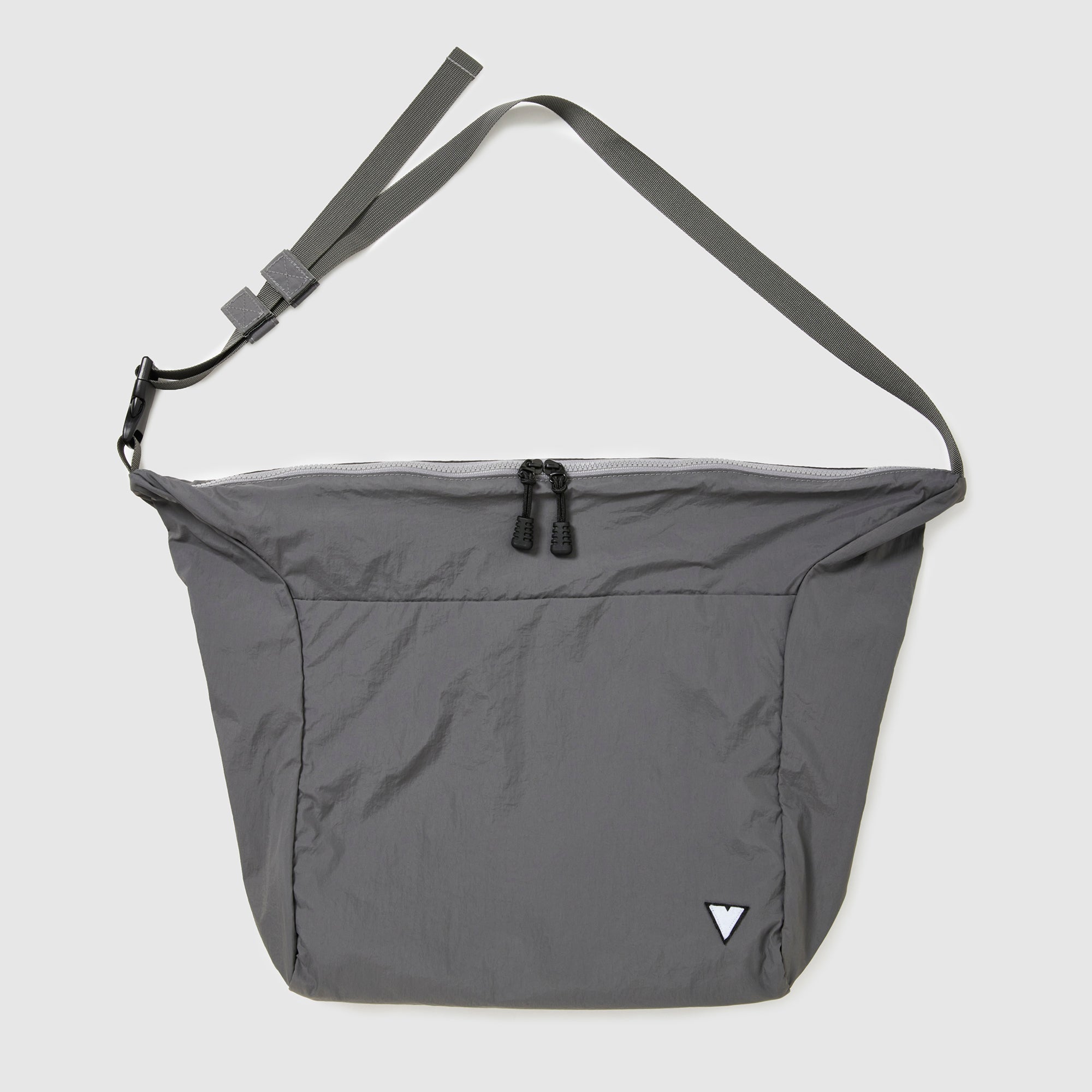 VET. NYLON SHOULDER BAG