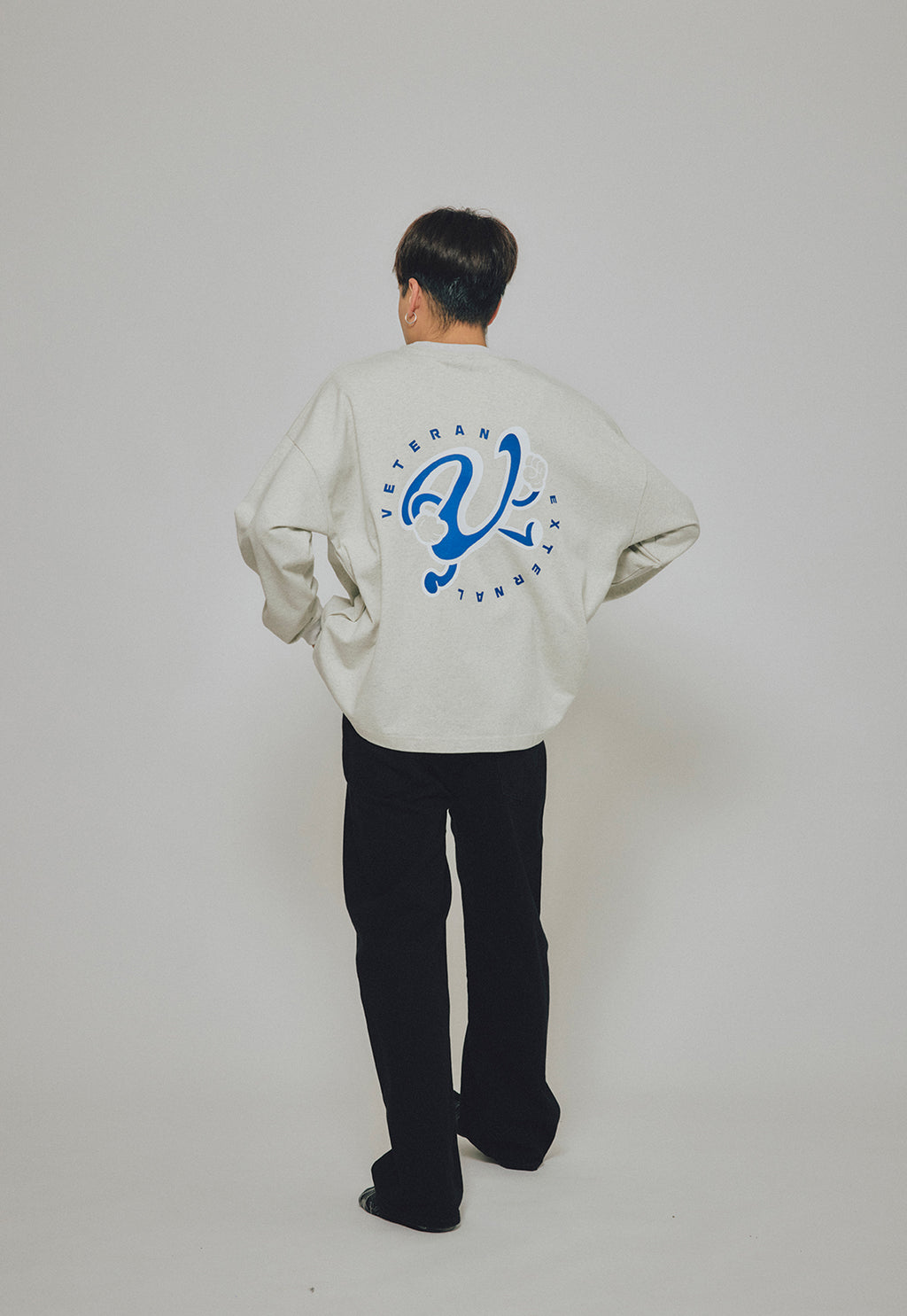 V WALK L/S TEE